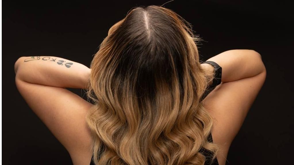 Balayage y ondas en melena larga, peluquería Deodi