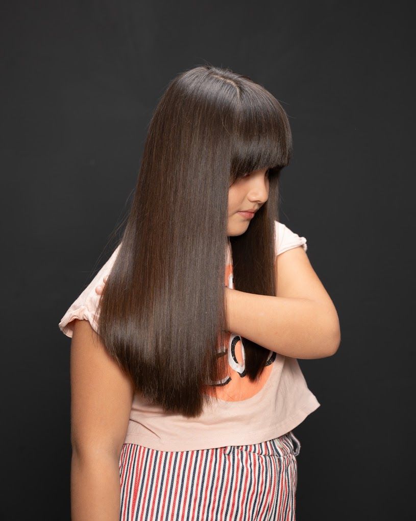 Corte de pelo infantil con flequillo, peluquería Deodi